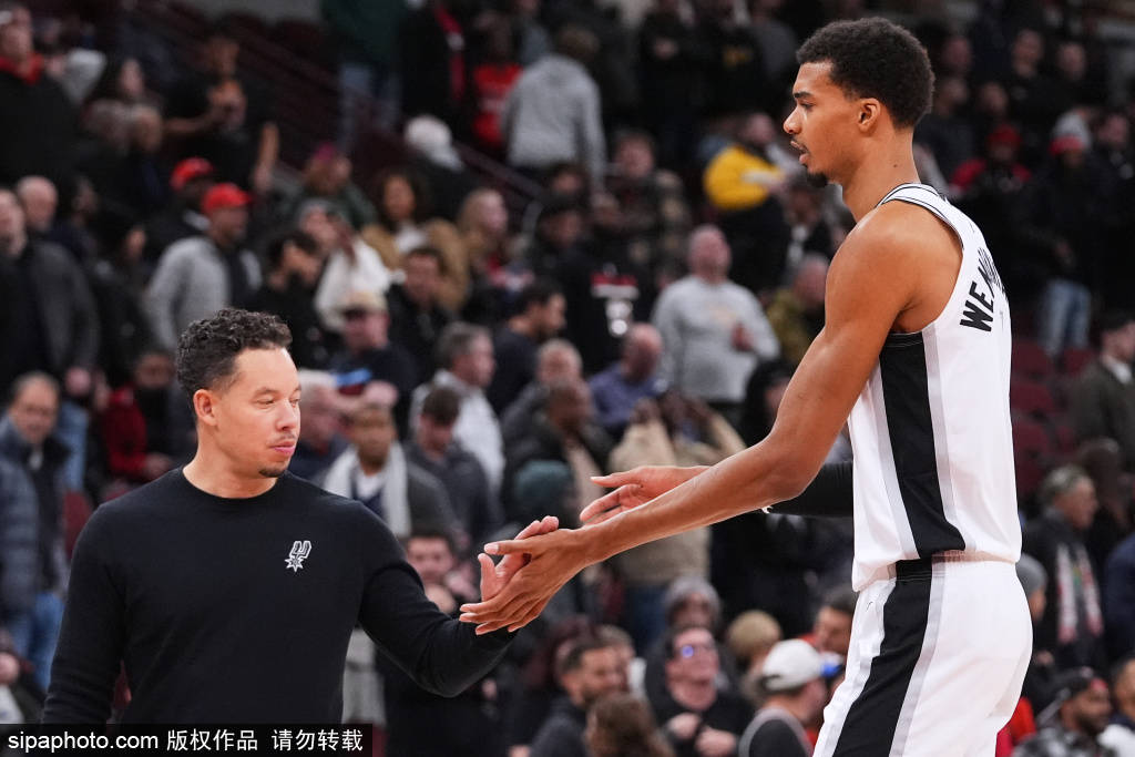 传球失误 传球失误