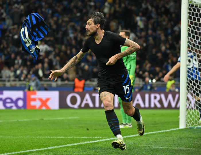 随后以跨两 随后以跨两